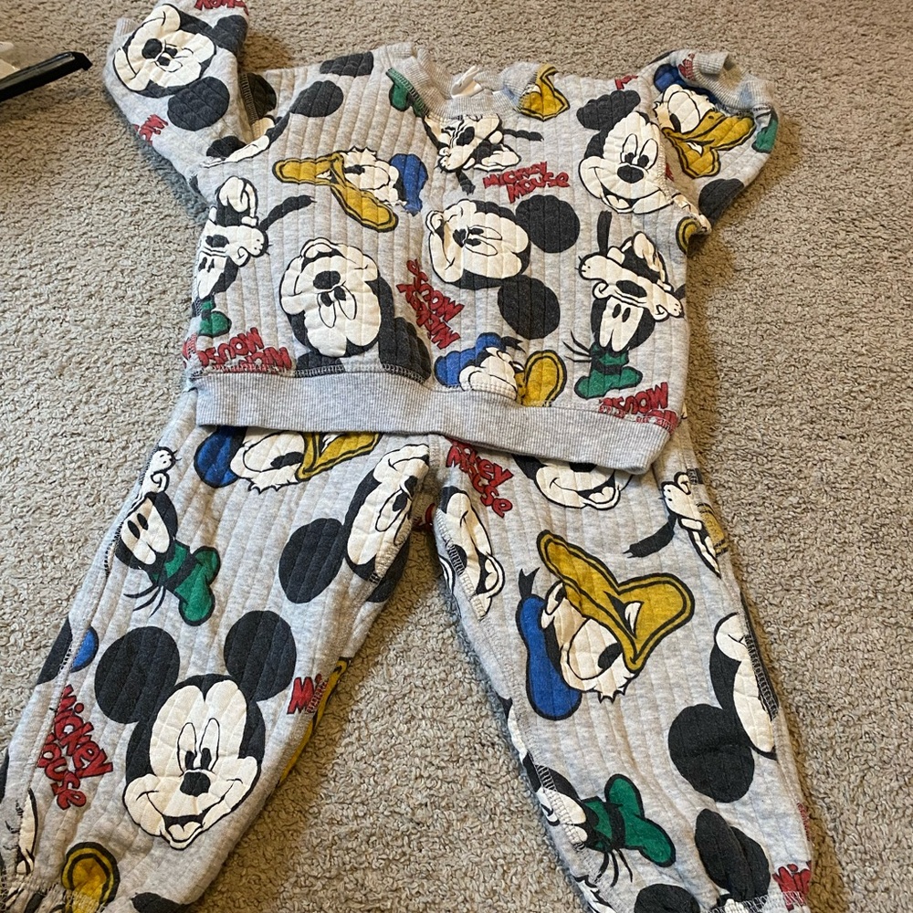 Mickey Mouse Gray Sweatshirt and Pants Set